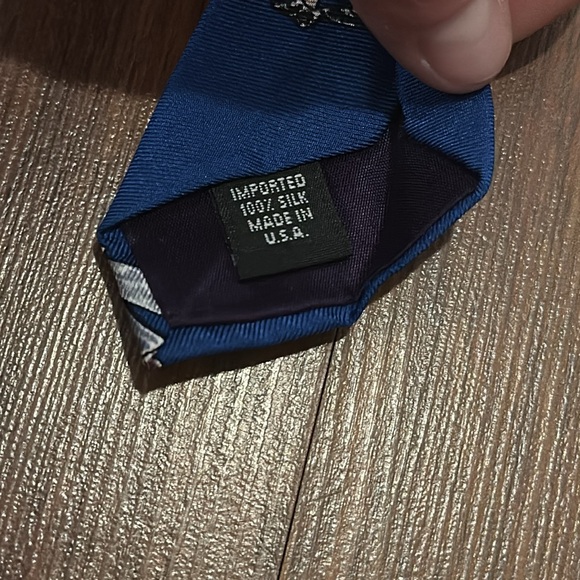 Save The Children “Universal Music” 100% Silk Tie, Blue, Red, Music Notes - Picture 4 of 6